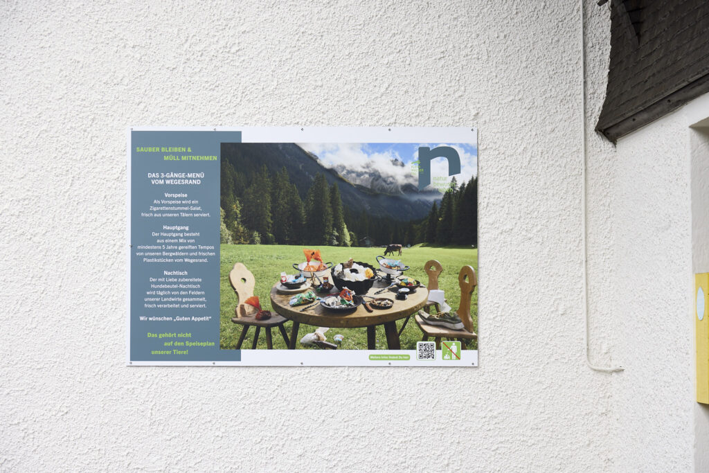 Billboard of the campaign motif Das 3-Gaenge-Menue vom Wegesrand on a white wall, Kleinwalsertal